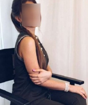 У меня есть огромный опыт и я знаю, как доставить тебе незабываемое удовольствие. Я роскошная и страстная, с нескончаемым желанием удовлетворить тебя до конца. Мои услуги разнообразны и абсолютно конфиденциальны. Я умею создавать атмосферу настоящего наслаждения и раскрепощения. Со мной ты можешь расслабиться и насладиться моментом, забыв о всех проблемах. У меня есть отличные отзывы и множество фотографий, которые позволят тебе познакомиться со мной ближе. Живу в Москве, так что встретиться со мной будет очень легко. Позволь себе немного удовольствия и позвони мне прямо сейчас! 😉🔥🌹 Дина