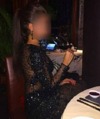 У меня есть огромный опыт и я знаю, как доставить тебе незабываемое удовольствие. Я роскошная и страстная, с нескончаемым желанием удовлетворить тебя до конца. Мои услуги разнообразны и абсолютно конфиденциальны. Я умею создавать атмосферу настоящего наслаждения и раскрепощения. Со мной ты можешь расслабиться и насладиться моментом, забыв о всех проблемах. У меня есть отличные отзывы и множество фотографий, которые позволят тебе познакомиться со мной ближе. Живу в Москве, так что встретиться со мной будет очень легко. Позволь себе немного удовольствия и позвони мне прямо сейчас! 😉🔥🌹 Дина